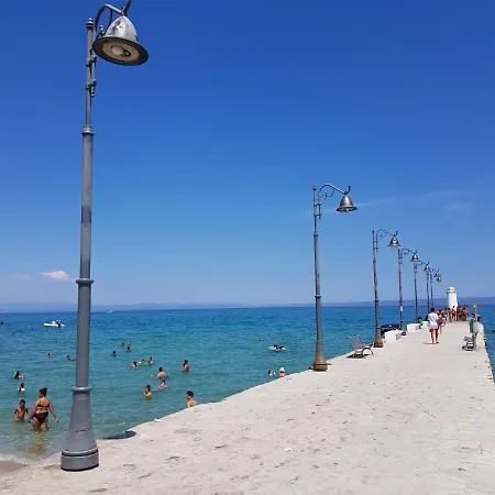 Apartment Lovely 2br 30m From The Beach